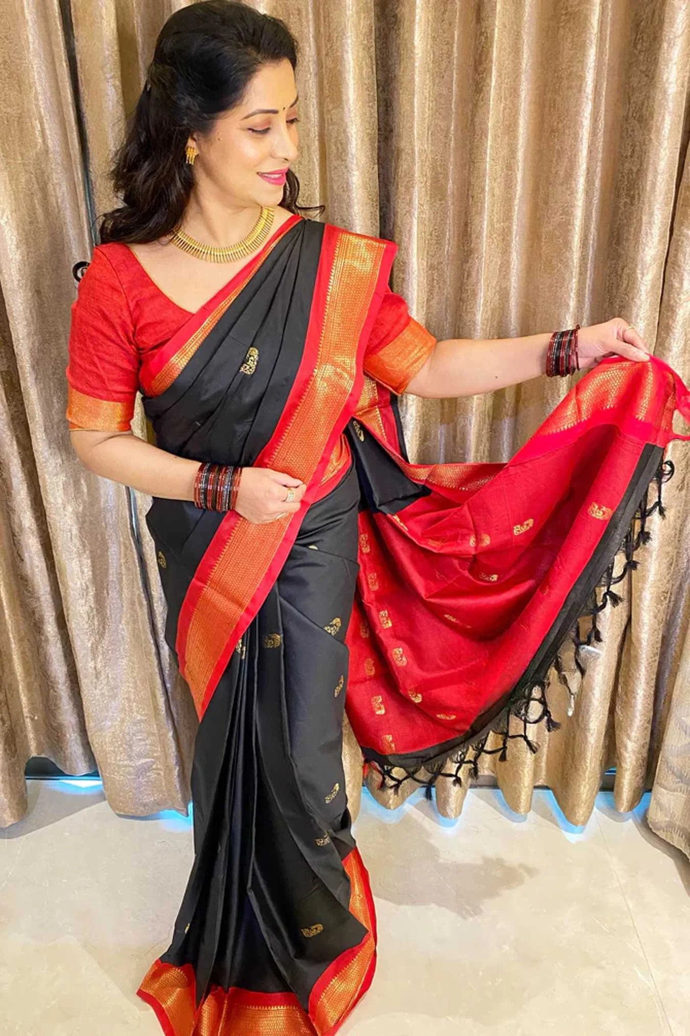 Black Colour Kanjivaram Silk Saree with Contrast Border