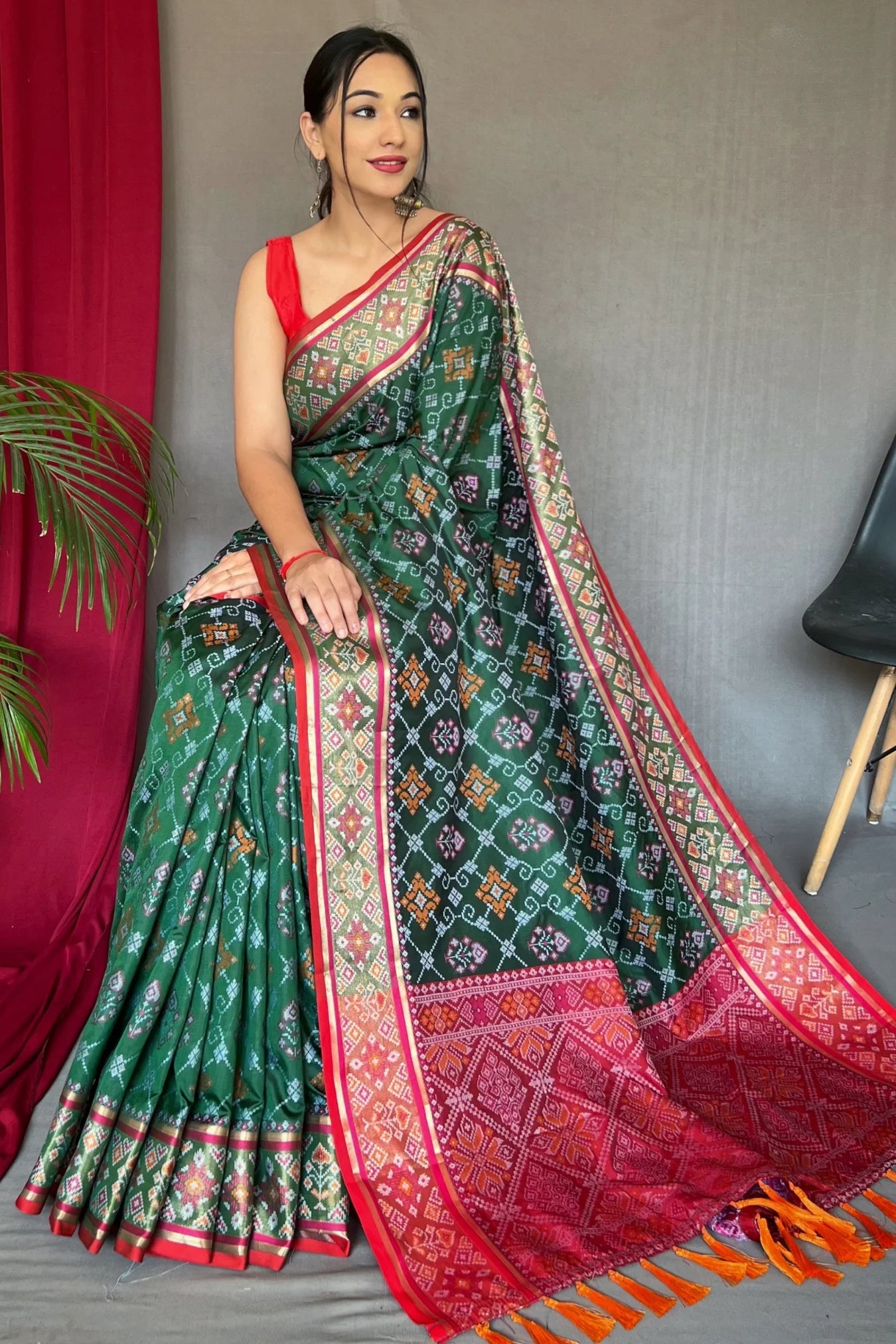 Dark Green Colour Rangeen Patola Contrast Woven Silk Saree