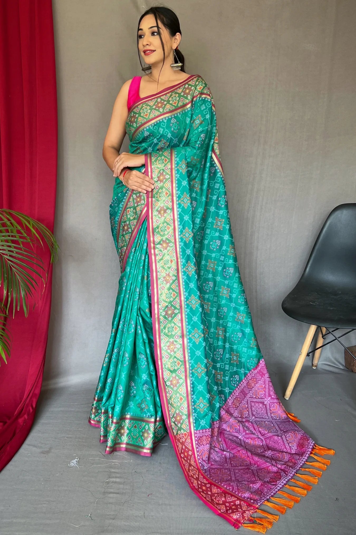 Rama Green Colour Rangeen Patola Contrast Woven Silk Saree